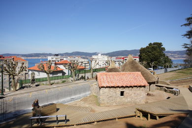 CASTRO DE VIGO. RECONSTRUCCION POBLADO. MUSEO. VIGO ARQUEOLÓGICO