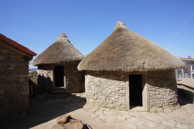 CASTRO DE VIGO. RECONSTRUCCION POBLADO. MUSEO. VIGO ARQUEOLÓGICO