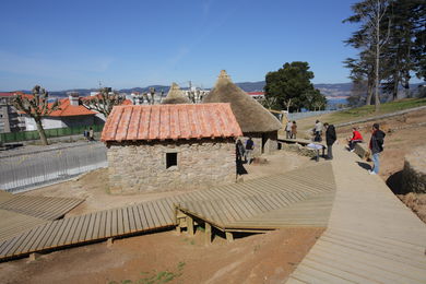 CASTRO DE VIGO. RECONSTRUCCION POVOADO. MUSEU. VIGO ARQUEOLÓGICO 