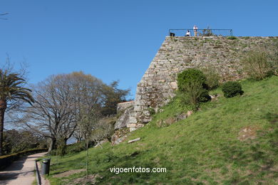 CASTILLOS DE ESPAÑA: PRIMERA MURALLA CASTILLO DEL CASTRO. SIGLO XVII