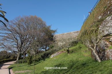 CASTILLOS DE ESPAÑA: PRIMERA MURALLA CASTILLO DEL CASTRO. SIGLO XVII