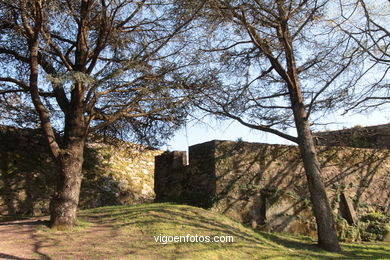 CASTILLOS DE ESPAÑA: PRIMERA MURALLA CASTILLO DEL CASTRO. SIGLO XVII