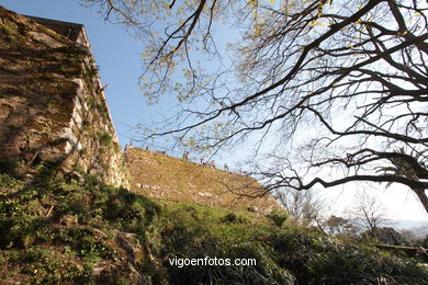 CASTILLOS DE ESPAÑA: PRIMERA MURALLA CASTILLO DEL CASTRO. SIGLO XVII