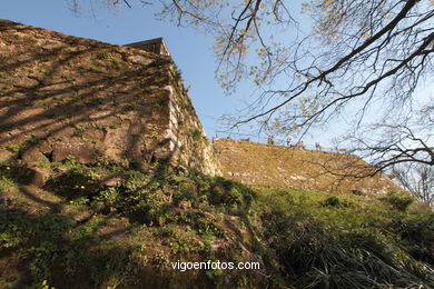 CASTILLOS DE ESPAÑA: PRIMERA MURALLA CASTILLO DEL CASTRO. SIGLO XVII