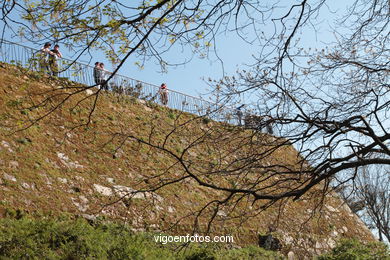 CASTILLOS DE ESPAÑA: PRIMERA MURALLA CASTILLO DEL CASTRO. SIGLO XVII