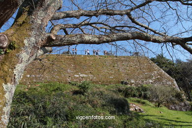 CASTILLOS DE ESPAÑA: PRIMERA MURALLA CASTILLO DEL CASTRO. SIGLO XVII