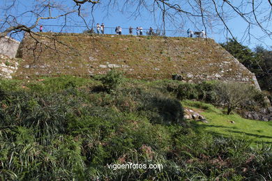 CASTILLOS DE ESPAÑA: PRIMERA MURALLA CASTILLO DEL CASTRO. SIGLO XVII