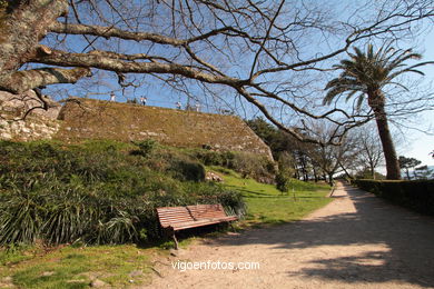 CASTILLOS DE ESPAÑA: PRIMERA MURALLA CASTILLO DEL CASTRO. SIGLO XVII