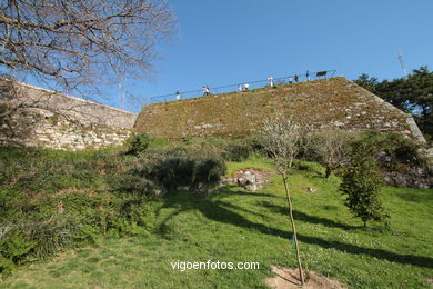 CASTILLOS DE ESPAÑA: PRIMERA MURALLA CASTILLO DEL CASTRO. SIGLO XVII