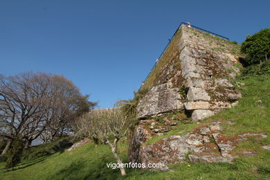 CASTILLOS DE ESPAÑA: PRIMERA MURALLA CASTILLO DEL CASTRO. SIGLO XVII