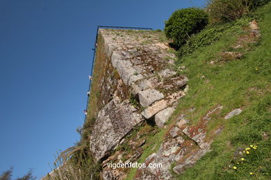 CASTILLOS DE ESPAÑA: PRIMERA MURALLA CASTILLO DEL CASTRO. SIGLO XVII