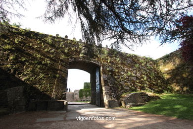 CASTILLOS DE ESPAÑA: PRIMERA MURALLA CASTILLO DEL CASTRO. SIGLO XVII