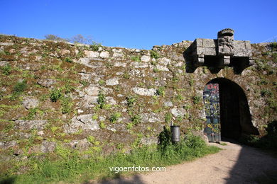 CASTILLOS DE ESPAÑA: PRIMERA MURALLA CASTILLO DEL CASTRO. SIGLO XVII