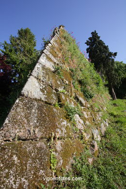 SPAIN CASTLES: VIGO CASTLE 