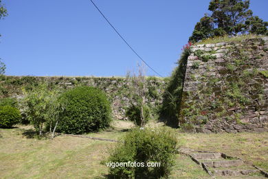 CASTILLOS DE ESPAÑA: PRIMERA MURALLA CASTILLO DEL CASTRO. SIGLO XVII