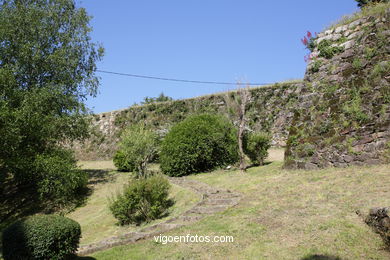 CASTILLOS DE ESPAÑA: PRIMERA MURALLA CASTILLO DEL CASTRO. SIGLO XVII