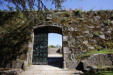 CASTILLOS DE ESPAÑA: PRIMERA MURALLA CASTILLO DEL CASTRO. SIGLO XVII