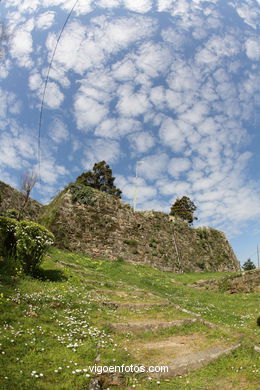 CASTILLOS DE ESPAÑA: PRIMERA MURALLA CASTILLO DEL CASTRO. SIGLO XVII