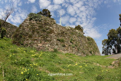 CASTILLOS DE ESPAÑA: PRIMERA MURALLA CASTILLO DEL CASTRO. SIGLO XVII