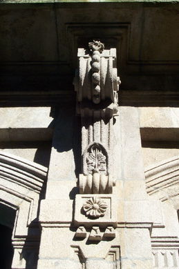 ARCHITECTONIC DETAILS IN THE STONE - THE GRANITE