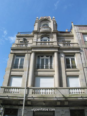 EDIFICIOS DE ARQUITECTURA DE POSGUERRA