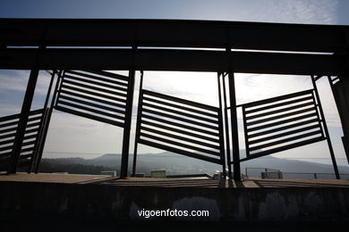 ENRIC MIRALLES - ARQUITECTURA AULARIO DE LA UNIVERSIDAD DE VIGO