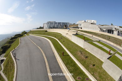 ENRIC MIRALLES - ARCHITECT ZONA DEPORTIVA DE LA UNIVERSITY OF VIGO