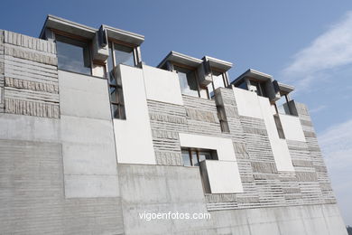 ENRIC MIRALLES - ARQUITECTURA ZONA COMERCIAL DE LA UNIVERSIDAD DE VIGO