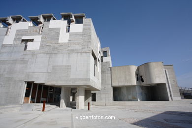 ENRIC MIRALLES - ARQUITECTURA ZONA COMERCIAL DE LA UNIVERSIDAD DE VIGO