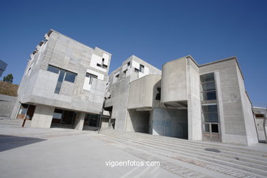 ENRIC MIRALLES - ARQUITECTURA ZONA COMERCIAL DE LA UNIVERSIDAD DE VIGO