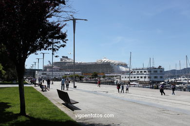 HARMONY OF THE SEAS - CRUISE SHIP 