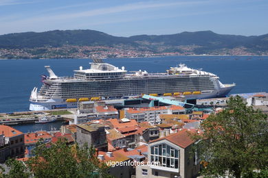 HARMONY OF THE SEAS - CRUISE SHIP 