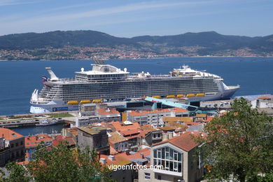 HARMONY OF THE SEAS - CRUISE SHIP 