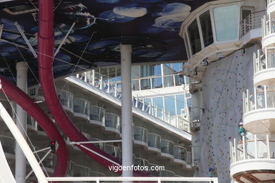 HARMONY OF THE SEAS - CRUISE SHIP 