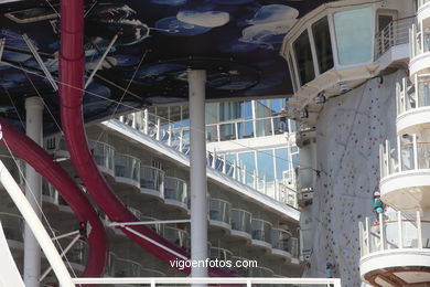 HARMONY OF THE SEAS - CRUISE SHIP 