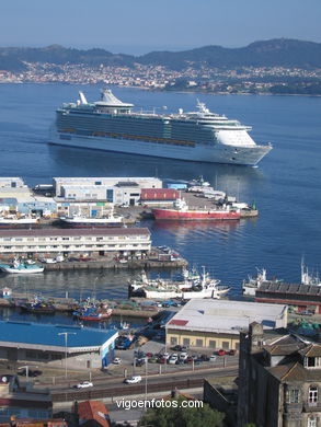 INDEPENDENCE OF THE SEAS - CRUISE SHIP 