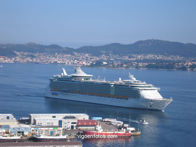 INDEPENDENCE OF THE SEAS - CRUISE SHIP 