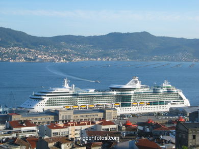 JEWEL OF THE SEAS - CRUISE SHIP 