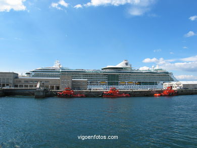 JEWEL OF THE SEAS - CRUISE SHIP 