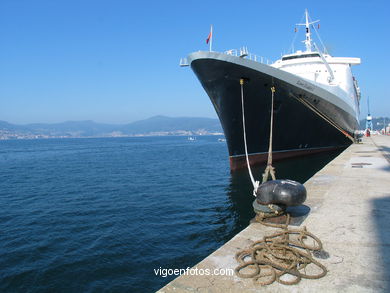 QUEEN ELIZABETH 2 (II) - CRUISE SHIP 