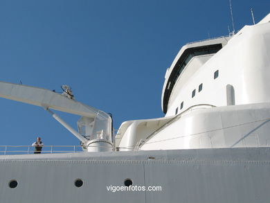 QUEEN ELIZABETH 2 (II) - CRUISE SHIP 