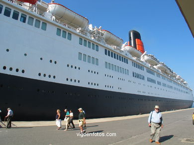 QUEEN ELIZABETH 2 (II) - CRUISE SHIP 