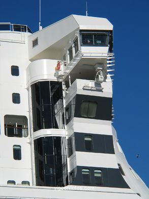 QUEEN MARY 2 (II) - CRUISE SHIP CUNARD