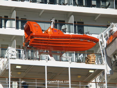 QUEEN MARY 2 (II) - CRUISE SHIP CUNARD