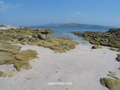 PRAIA MARGARIDAS. ILHAS CIES