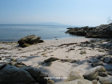 PRAIA MARGARIDAS. ILHAS CIES