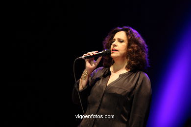 GAL COSTA - CONCIERTO EN CASTRELOS - VIGO