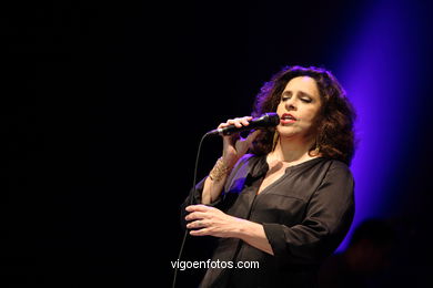 GAL COSTA - CONCIERTO EN CASTRELOS - VIGO