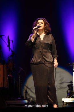 GAL COSTA - CONCIERTO EN CASTRELOS - VIGO