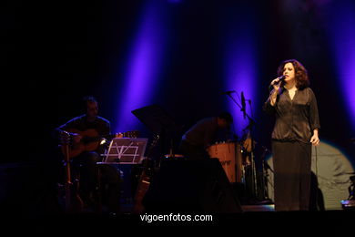 GAL COSTA - CONCIERTO EN CASTRELOS - VIGO